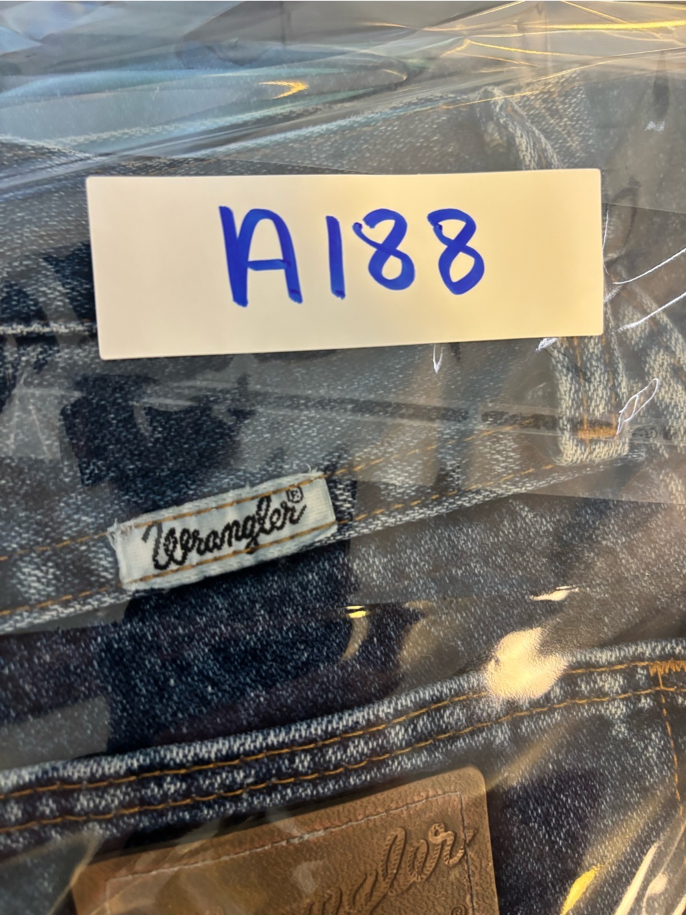 Vintage Wrangler Relaxed Fit Denim Jeans in Medium Blue Size 25/26 - Picture 12 of 12